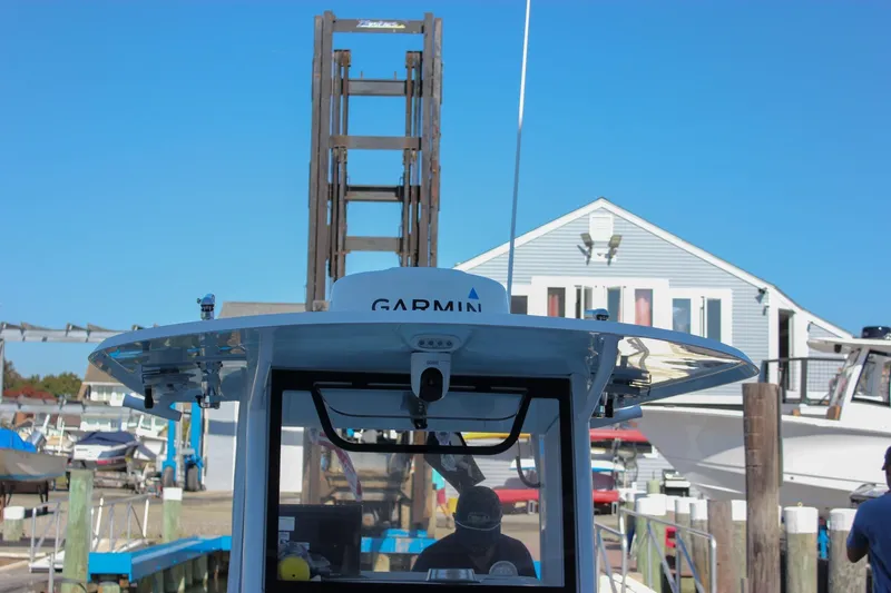  Yacht Photos Pics 2018 Sea Hunt Gamefish 30 boat at marina with Garmin equipment.