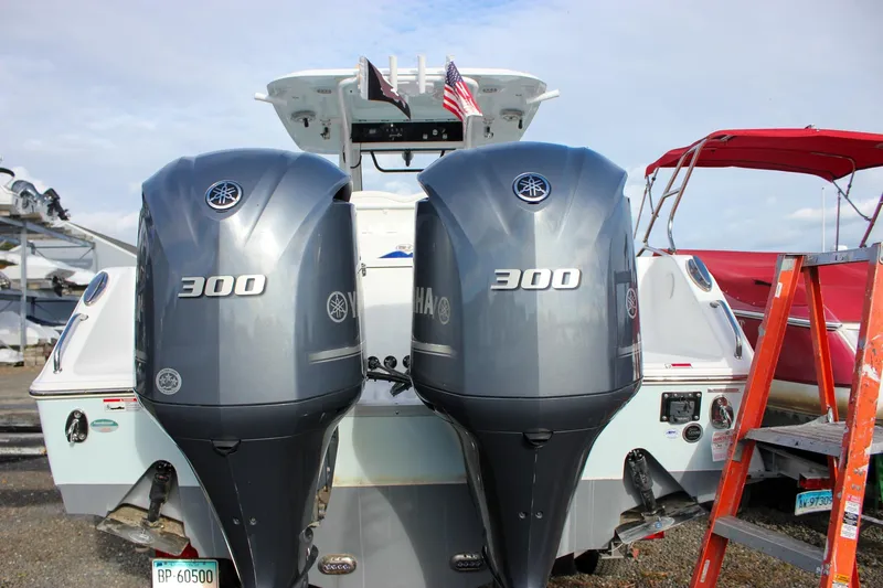  Yacht Photos Pics 2018 Sea Hunt Gamefish 30 with dual Yamaha 300 engines at a marina.