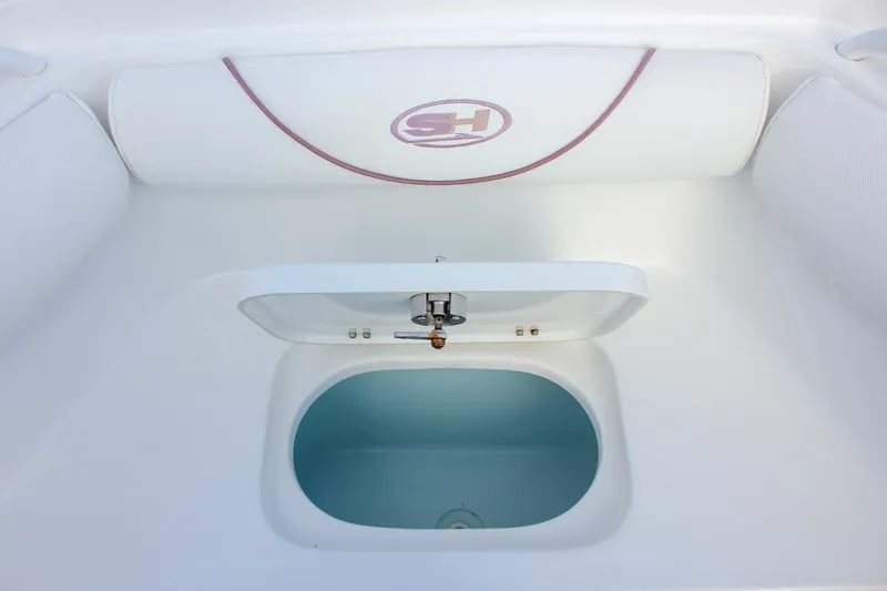  Yacht Photos Pics 2018 Sea Hunt Gamefish 30 livewell with open lid, showcasing interior.