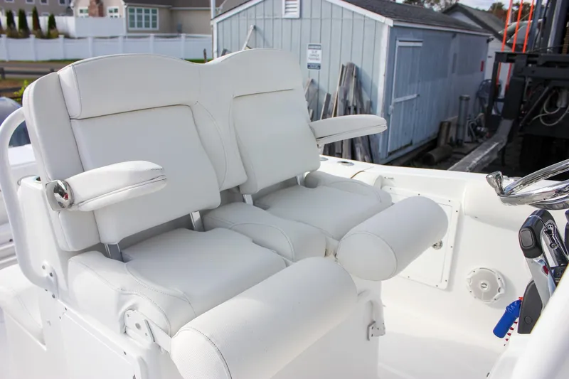  Yacht Photos Pics 2018 Sea Hunt Gamefish 30 boat with white cushioned seating and armrests.