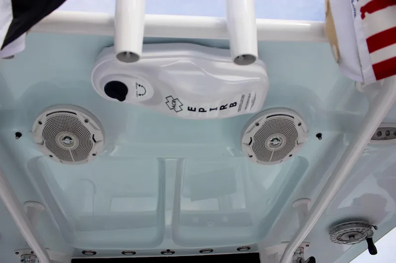  Yacht Photos Pics 2018 Sea Hunt Gamefish 30 boat ceiling with speakers and EPIRB device.