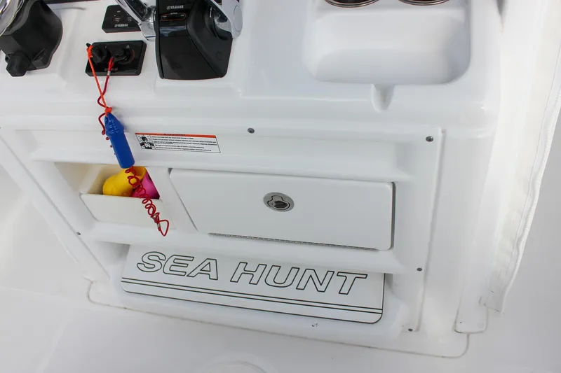  Yacht Photos Pics 2018 Sea Hunt Gamefish 30 console with controls and storage compartments.