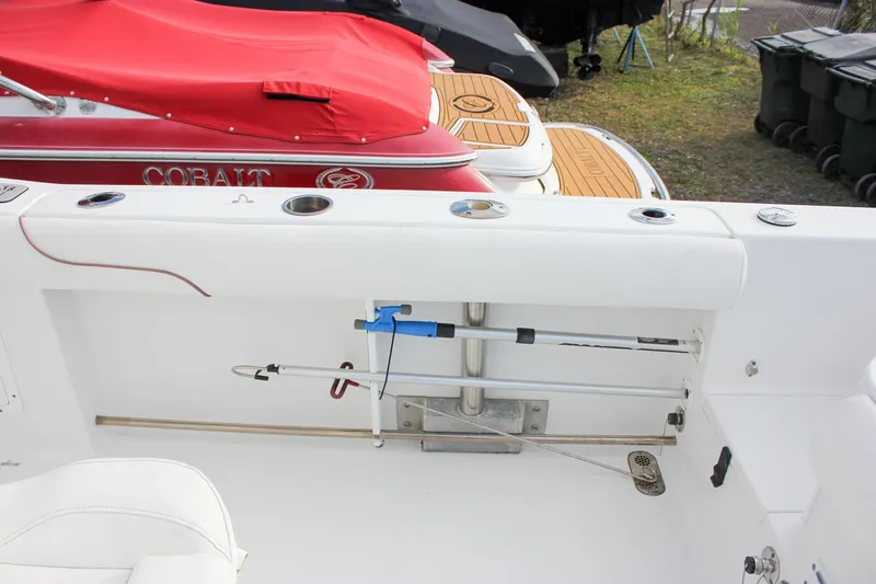  Yacht Photos Pics 2018 Sea Hunt Gamefish 30 boat interior with rod holders and seating.