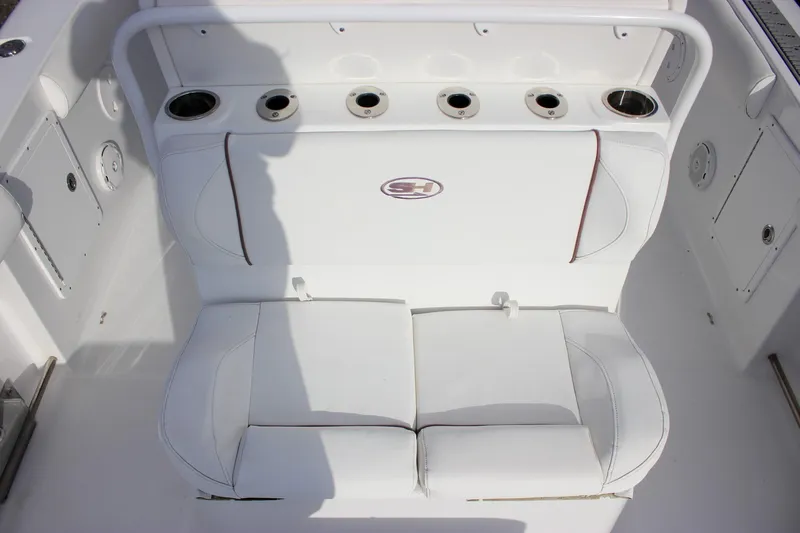  Yacht Photos Pics 2018 Sea Hunt Gamefish 30 boat seating area with cup holders and white upholstery.