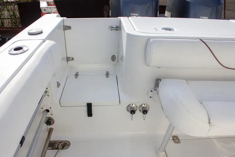  Yacht Photos Pics 2018 Sea Hunt Gamefish 30 boat interior with white seating and storage compartments.