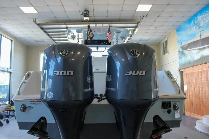 Yacht Photos Pics 2018 Sea Hunt Gamefish 30 with dual Yamaha 300 engines in a showroom.