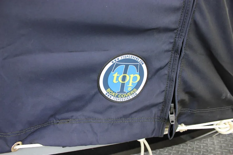  Yacht Photos Pics Boat cover with T-Top Covers logo for 2018 Sea Hunt Gamefish 30.