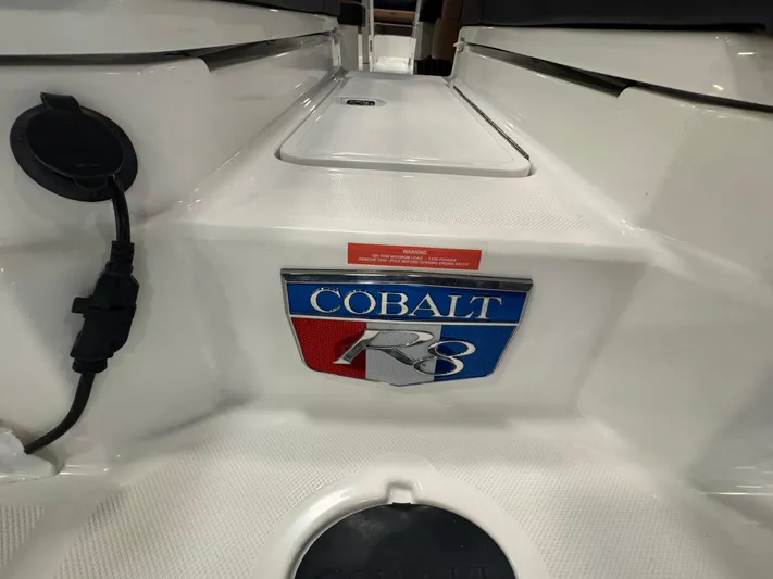  Yacht Photos Pics 2025 Cobalt R8 Ob - Image 8
