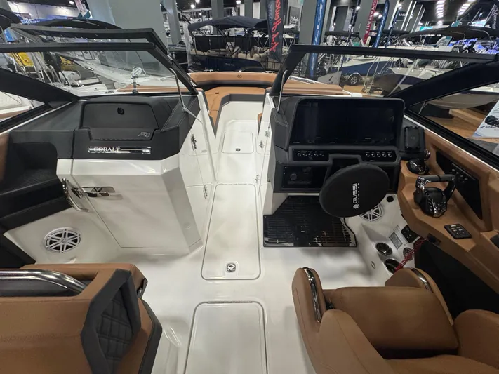  Yacht Photos Pics 2025 Cobalt R8 Ob - Image 11
