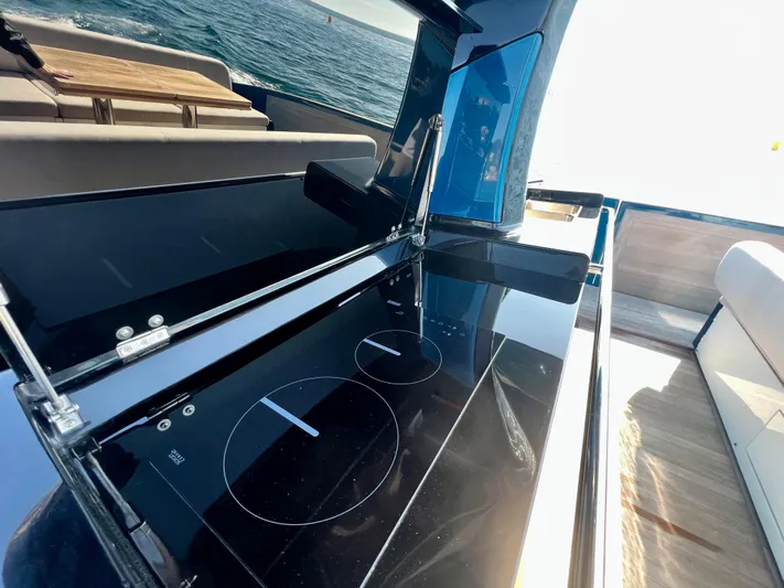  Yacht Photos Pics Solaris Power 48 OPEN