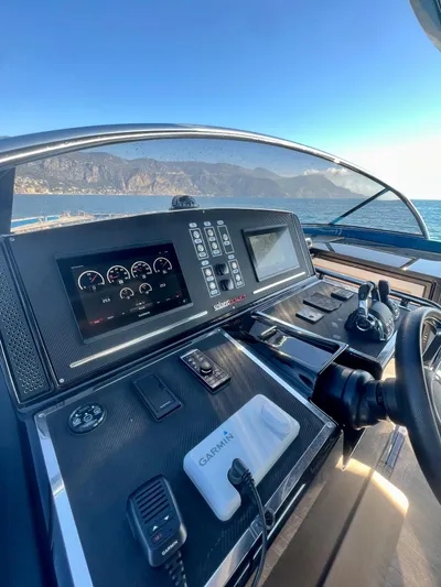  Yacht Photos Pics Solaris Power 48 OPEN