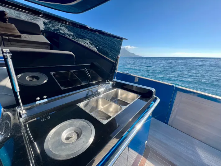  Yacht Photos Pics Solaris Power 48 OPEN