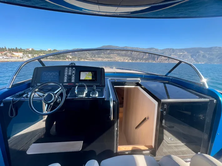  Yacht Photos Pics Solaris Power 48 OPEN