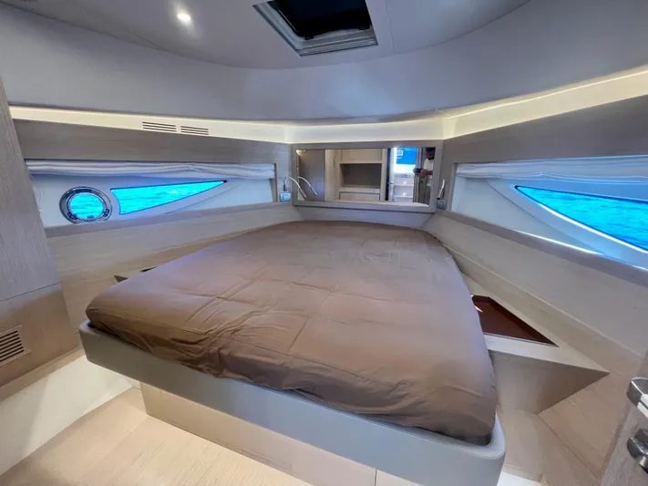  Yacht Photos Pics Solaris Power 48 OPEN