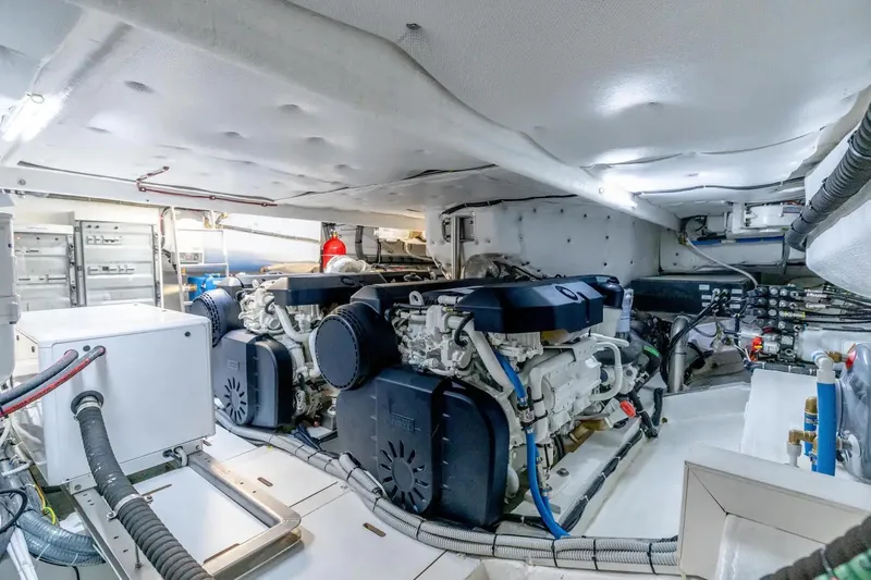  Yacht Photos Pics Solaris Power 48 OPEN