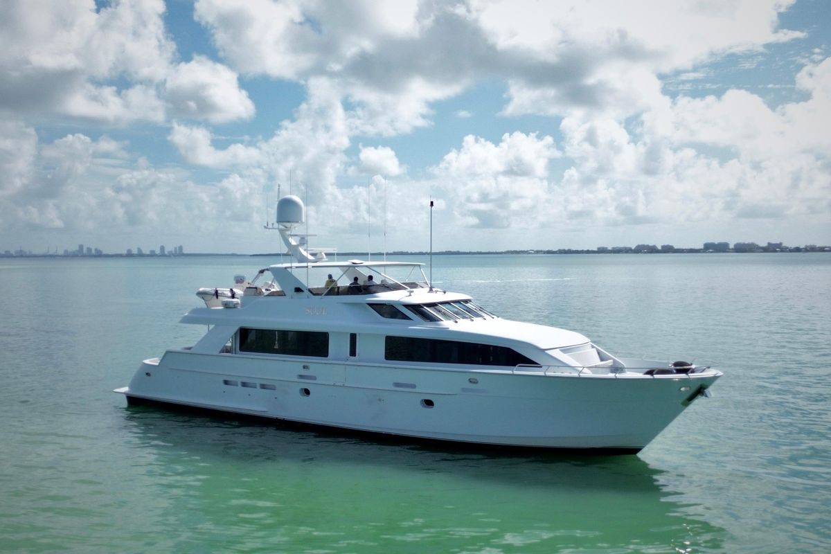 2002 Hatteras 92 