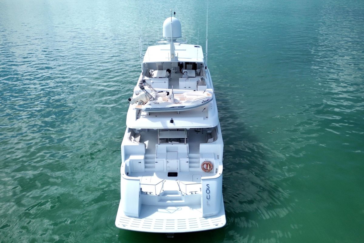 2002 Hatteras 92 