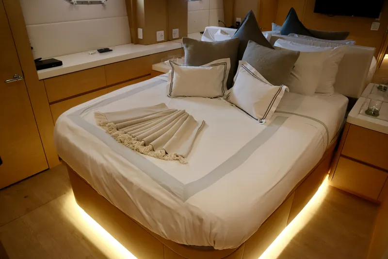 Soul Yacht Photos Pics Luxurious bedroom interior of 2002 Hatteras 92 Cockpit Motor Yacht with elegant bedding.