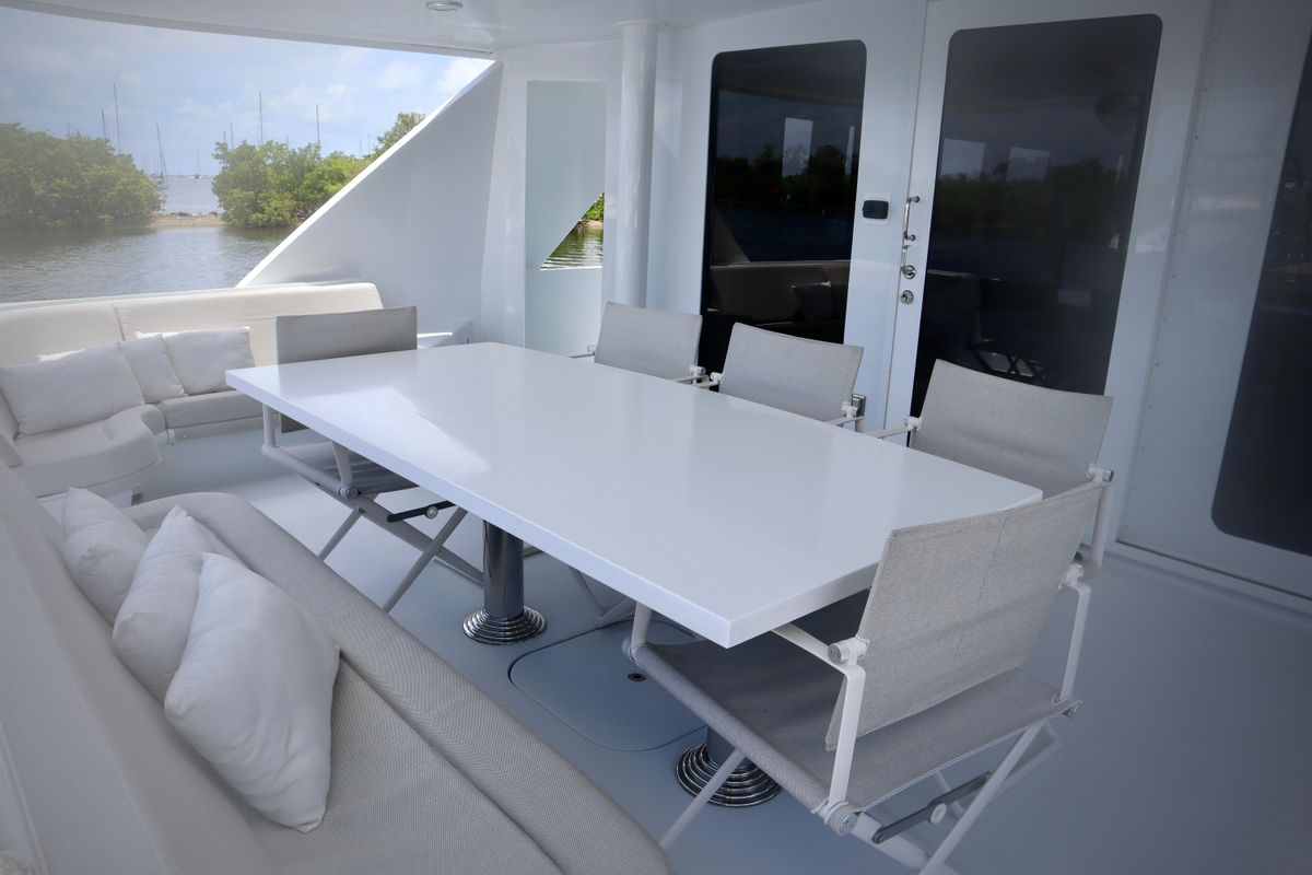 2002 Hatteras 92 