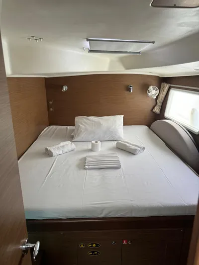 Oscar III Yacht Photos Pics 2018 Lagoon 380 cabin interior with neatly arranged bed and towels.