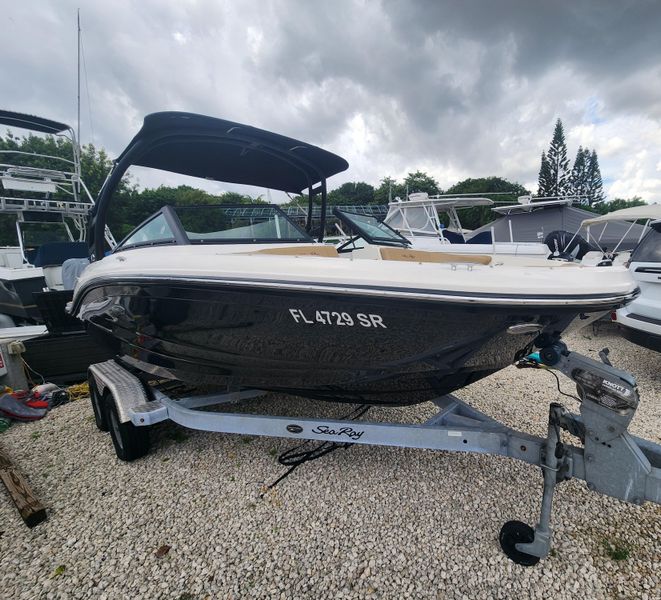 2020 Sea Ray spx190