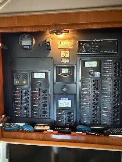  Yacht Photos Pics 2007 Meridian 391 Sedan Bridge - Image 19