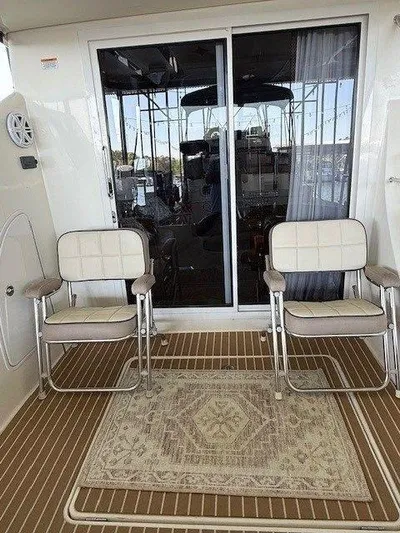  Yacht Photos Pics 2007 Meridian 391 Sedan Bridge - Image 3