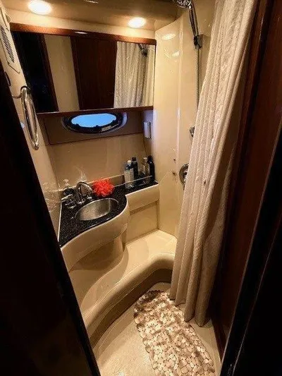  Yacht Photos Pics 2007 Meridian 391 Sedan Bridge - Image 22