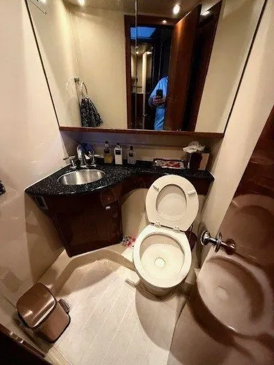  Yacht Photos Pics 2007 Meridian 391 Sedan Bridge - Image 23