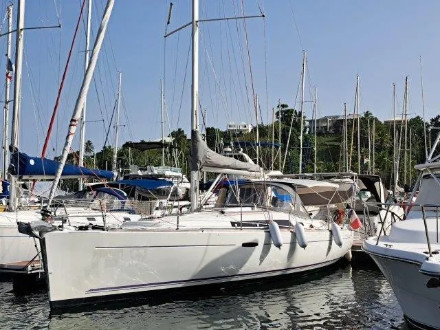 Globe Flotteur Yacht Photos Pics Beneteau Oceanis 37