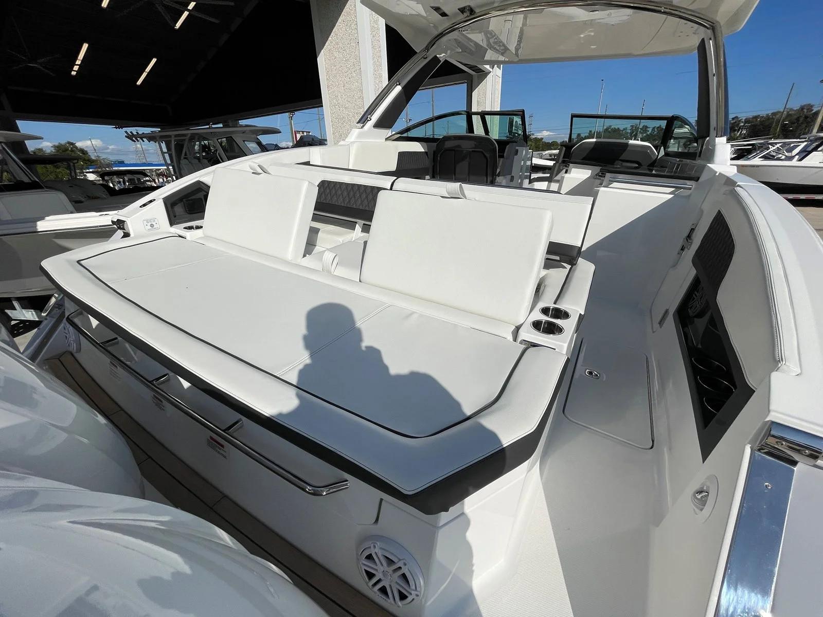 2023 Cobalt R33 OB Cruiser for sale - YachtWorld