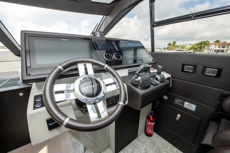 Another Chance III Yacht Photos Pics Azimut 70 Second Chance III - Helm