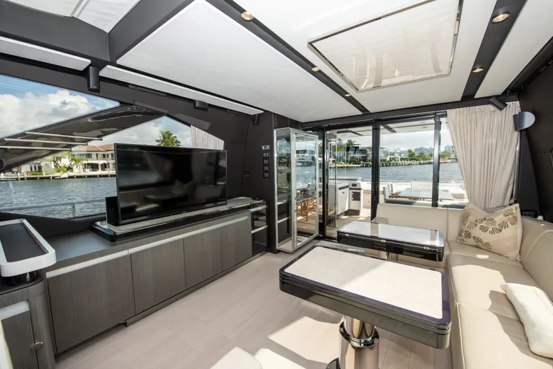 Another Chance III Yacht Photos Pics Azimut 70 Second Chance III - Salon