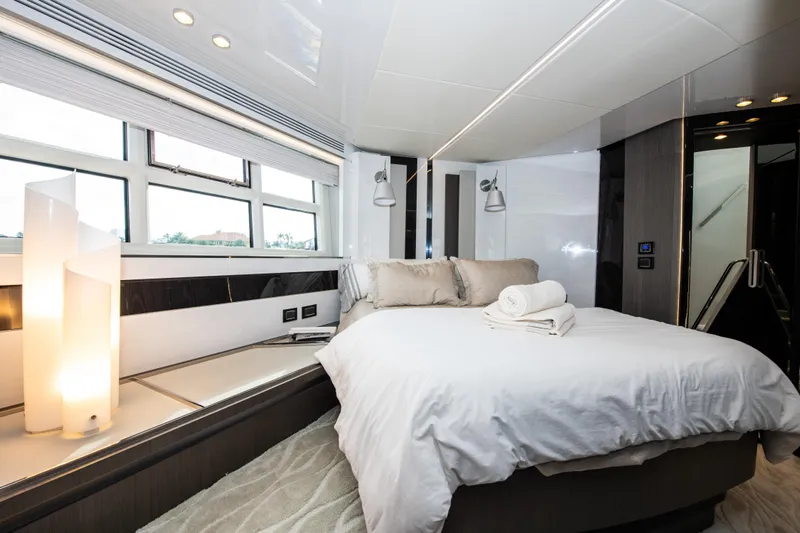 Another Chance III Yacht Photos Pics Azimut 70 Second Chance III - Master Cabin