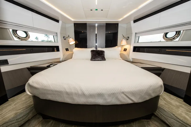 Another Chance III Yacht Photos Pics Azimut 70 Second Chance III - VIP Cabin