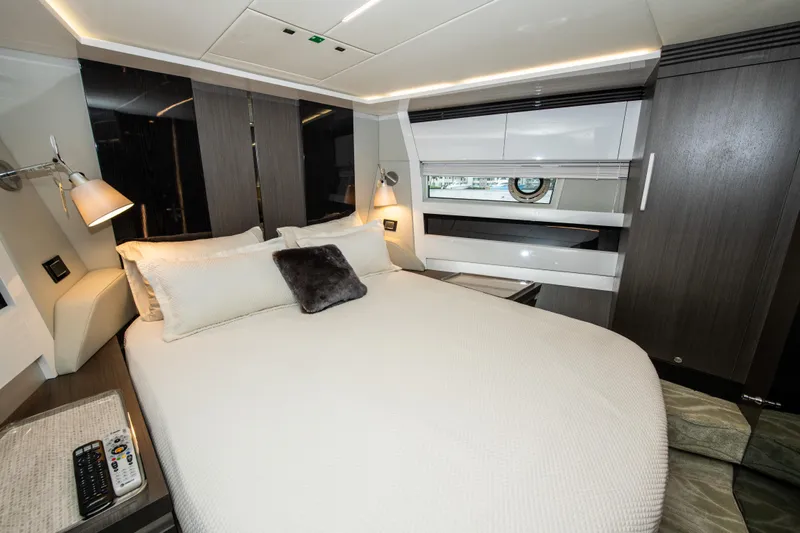 Another Chance III Yacht Photos Pics Azimut 70 Second Chance III - VIP Cabin