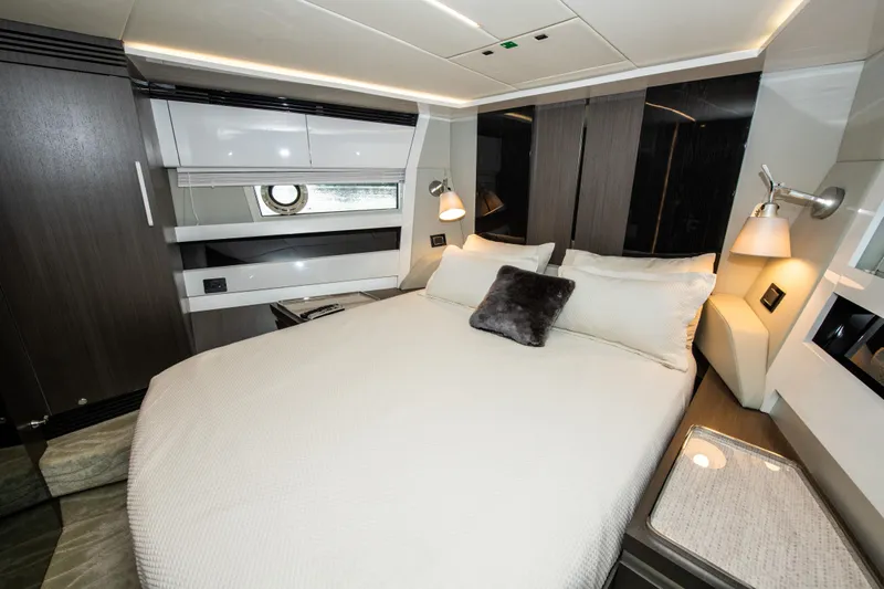 Another Chance III Yacht Photos Pics Azimut 70 Second Chance III - VIP Cabin