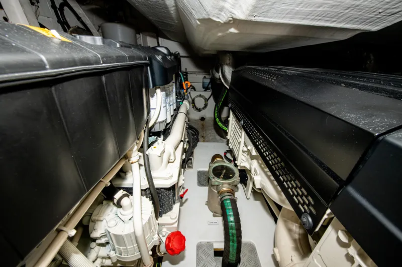 Another Chance III Yacht Photos Pics Azimut 70 Second Chance III - Engine Room