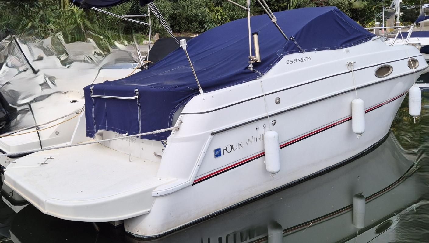 1997 Four Winns 238 Vista
