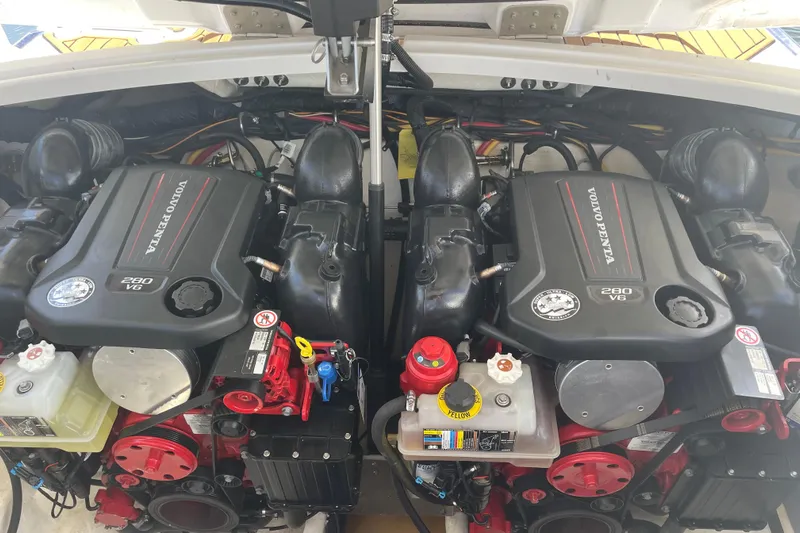  Yacht Photos Pics Twin Volvo Penta 280 V6 engines in a 2018 Monterey 328 Super Sport boat.