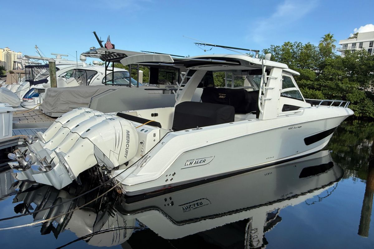 2020 Boston Whaler 42
