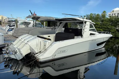 Boston Whaler 420 Outrage