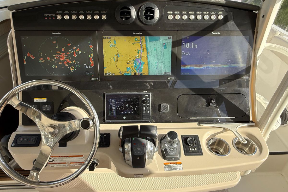 2020 Boston Whaler 42