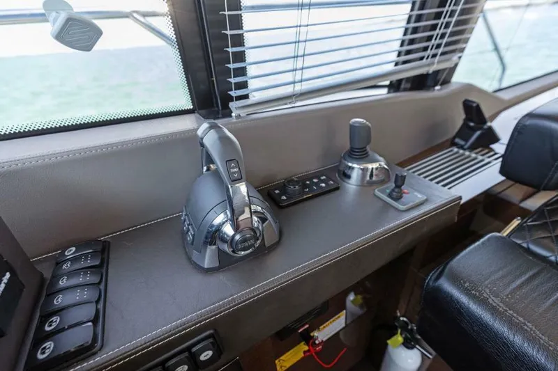 Peace Yacht Photos Pics Helm Controls