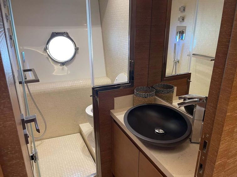 2018-75-6-monte-carlo-yachts-mcy-76