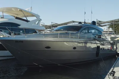 Pershing 64