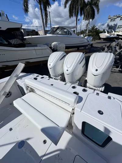  Yacht Photos Pics 2025 SPORTSMAN 352 OPEN - Image 9