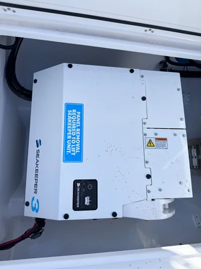  Yacht Photos Pics 2025 SPORTSMAN 352 OPEN - Image 15