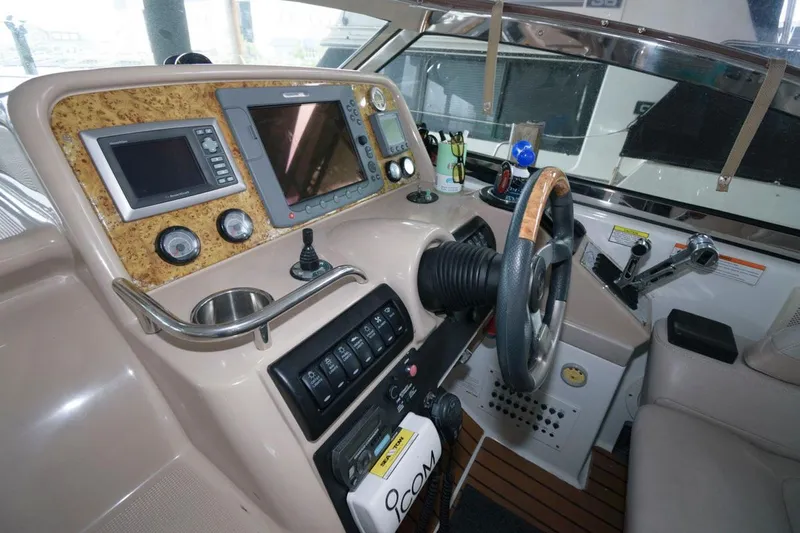 Vertical 6 Yacht Photos Pics 