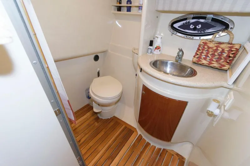 Vertical 6 Yacht Photos Pics 